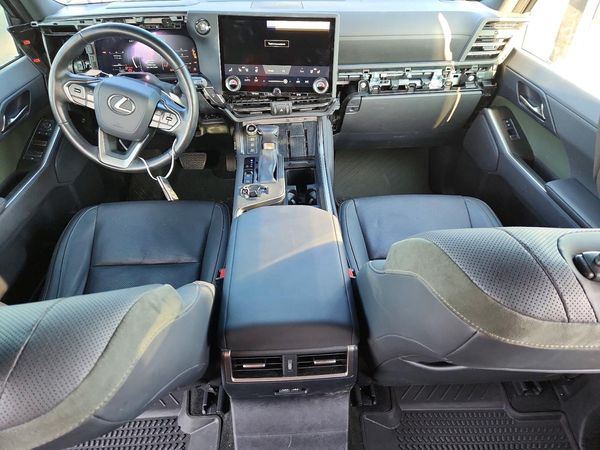 2024 LEXUS GX 550