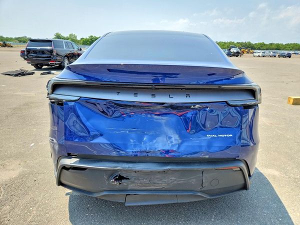 2026 TESLA MODEL Y