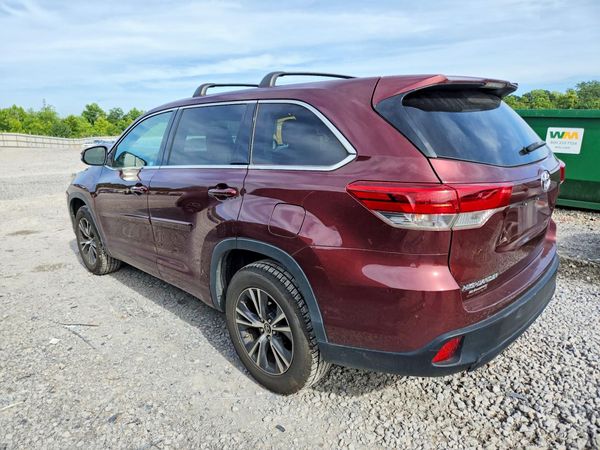 2018 TOYOTA HIGHLANDER LE
