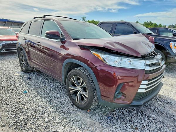 2018 TOYOTA HIGHLANDER LE