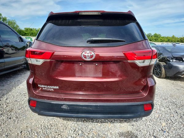 2018 TOYOTA HIGHLANDER LE