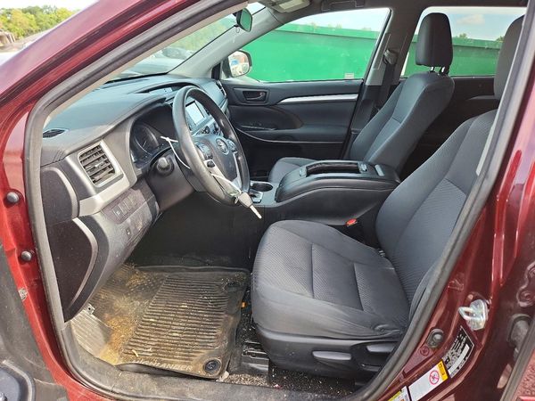2018 TOYOTA HIGHLANDER LE