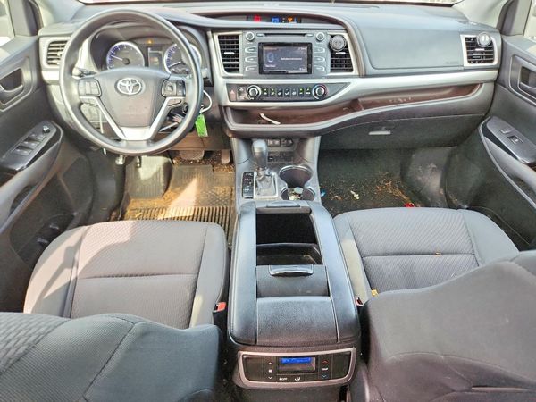 2018 TOYOTA HIGHLANDER LE