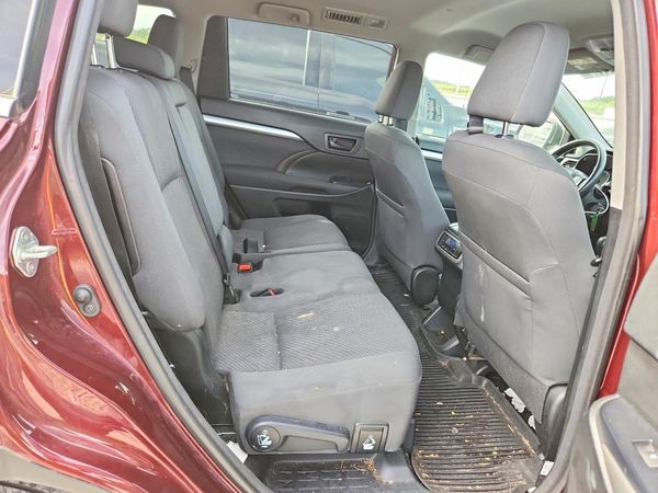2018 TOYOTA HIGHLANDER LE