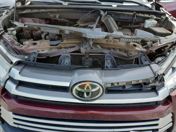 2018 TOYOTA HIGHLANDER LE