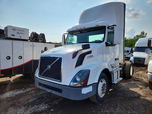 2016 VOLVO VN