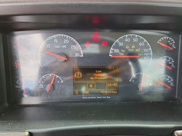 2016 VOLVO VN