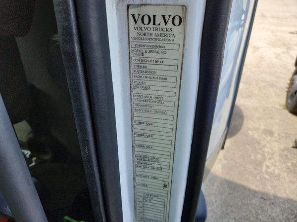 2016 VOLVO VN