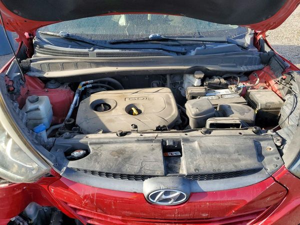 2015 HYUNDAI TUCSON GL (Middle-Low)