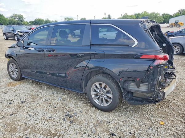 2022 TOYOTA SIENNA LE