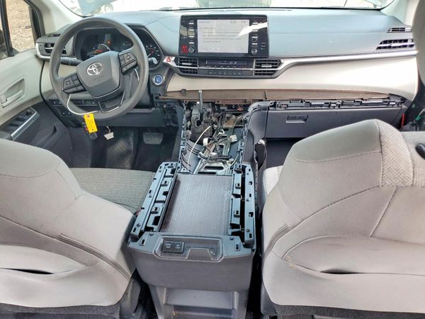 2022 TOYOTA SIENNA LE