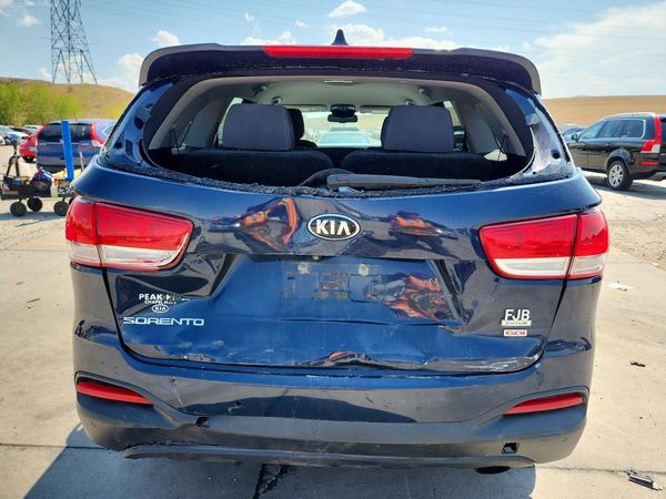 2016 KIA SORENTO L / LX