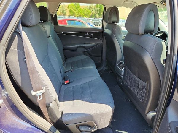2016 KIA SORENTO L / LX