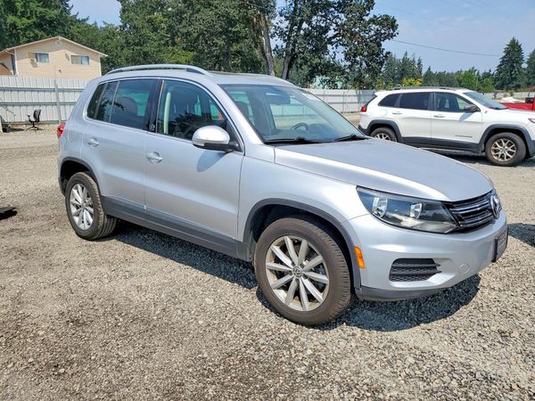 2017 VOLKSWAGEN TIGUAN Wolfsburg 4Motion — Passenger 3/4