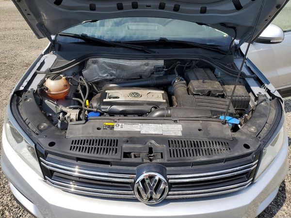 2017 VOLKSWAGEN TIGUAN Wolfsburg 4Motion — Engine bay