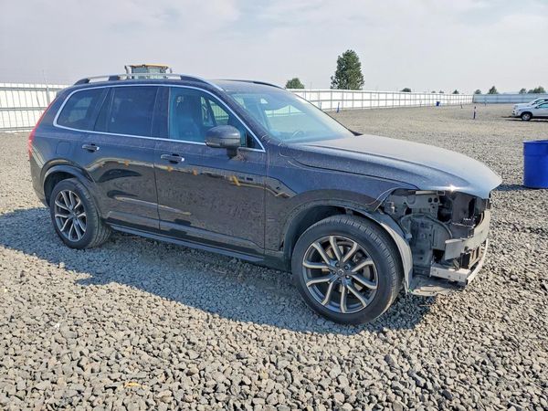 2017 VOLVO XC90 Momentum