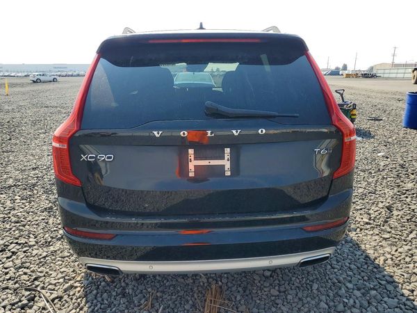 2017 VOLVO XC90 Momentum