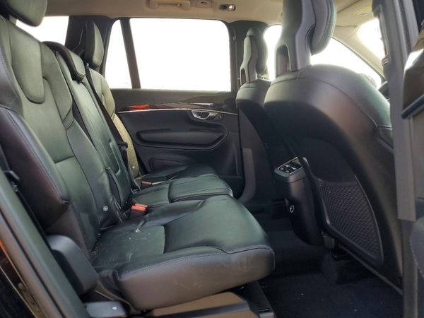 2017 VOLVO XC90 Momentum