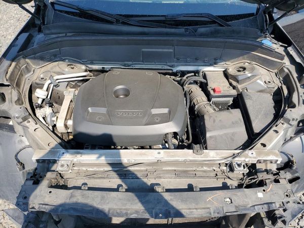 2017 VOLVO XC90 Momentum