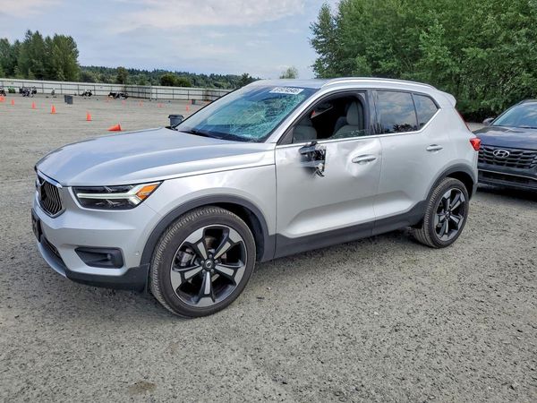 2019 VOLVO XC40 Inscription