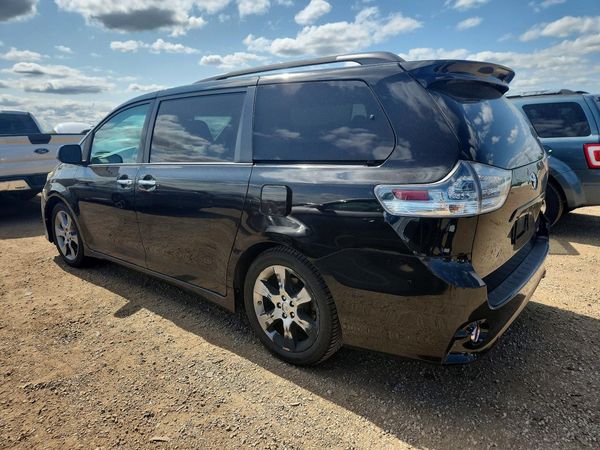 2013 TOYOTA SIENNA