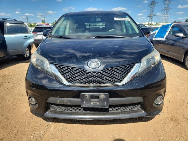 2013 TOYOTA SIENNA