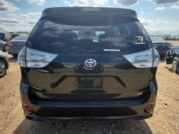 2013 TOYOTA SIENNA