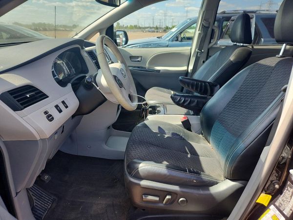 2013 TOYOTA SIENNA