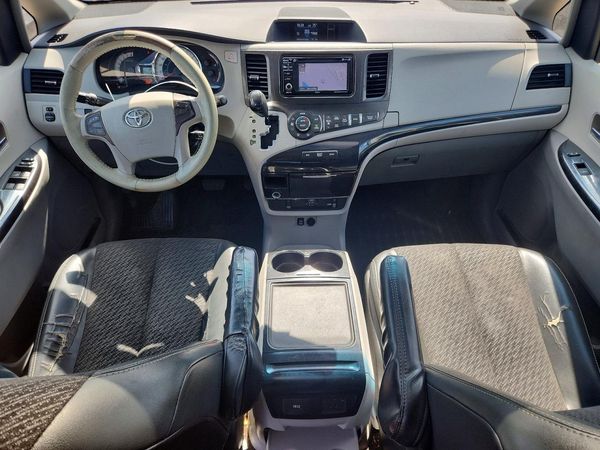 2013 TOYOTA SIENNA