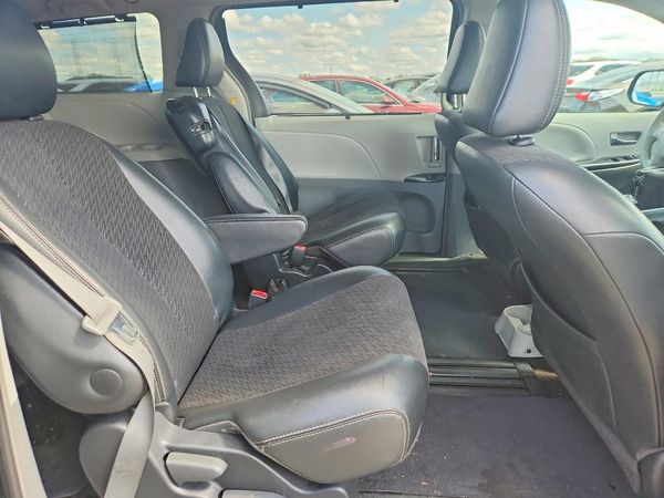 2013 TOYOTA SIENNA