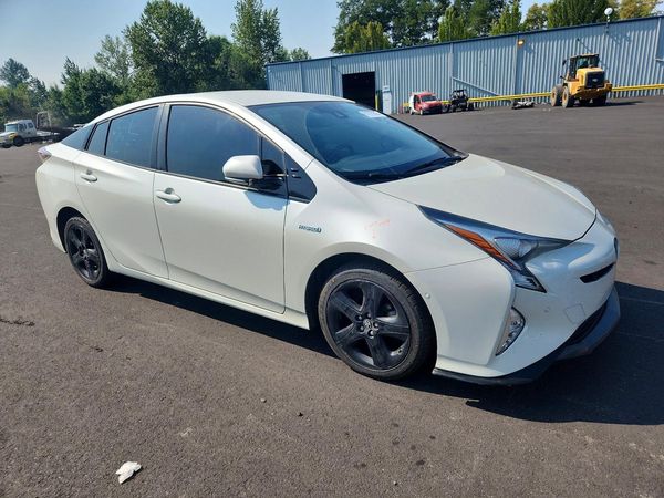 2017 TOYOTA PRIUS — Passenger 3/4