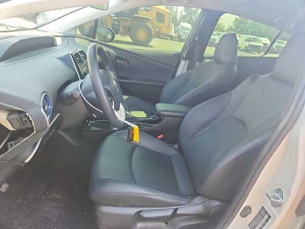 2017 TOYOTA PRIUS — DENT