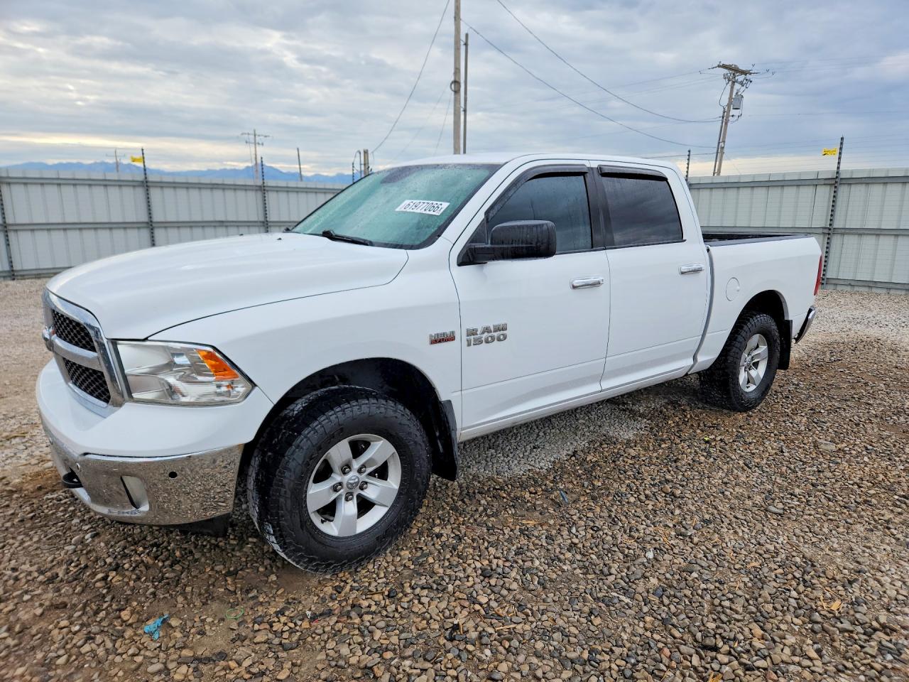 2015 RAM 1500 SLT CREW CAB 4X4