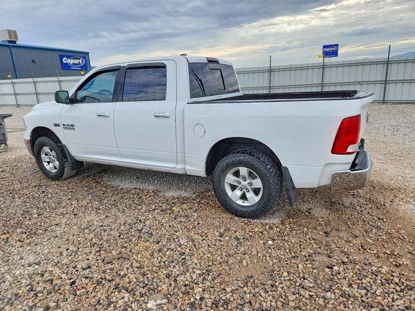 2015 RAM 1500 SLT CREW CAB 4X4