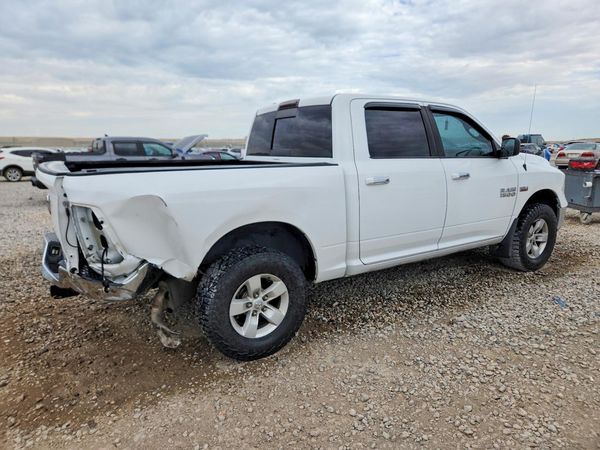 2015 RAM 1500 SLT CREW CAB 4X4