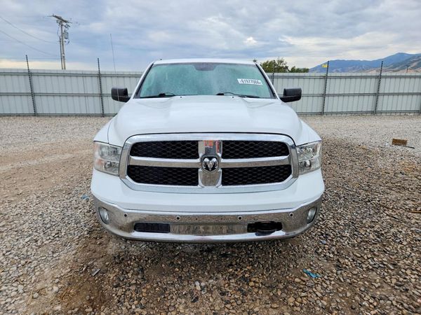 2015 RAM 1500 SLT CREW CAB 4X4