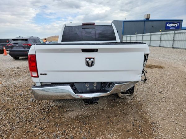 2015 RAM 1500 SLT CREW CAB 4X4