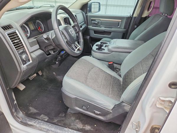 2015 RAM 1500 SLT CREW CAB 4X4