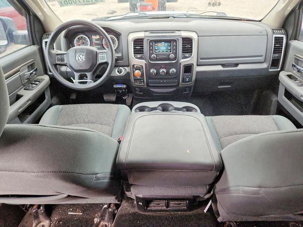 2015 RAM 1500 SLT CREW CAB 4X4