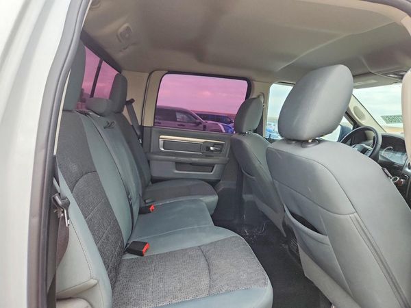 2015 RAM 1500 SLT CREW CAB 4X4
