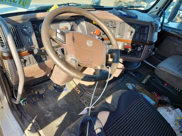 2018 VOLVO VNL
