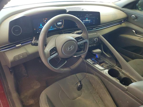 2024 HYUNDAI ELANTRA