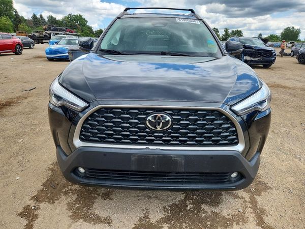 2023 TOYOTA COROLLA CROSS XLE