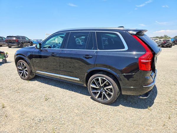 2022 VOLVO XC90