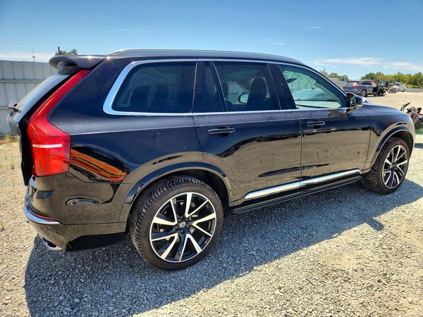2022 VOLVO XC90