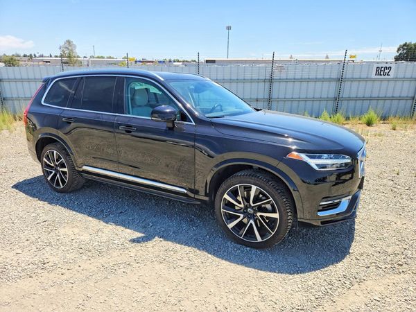 2022 VOLVO XC90