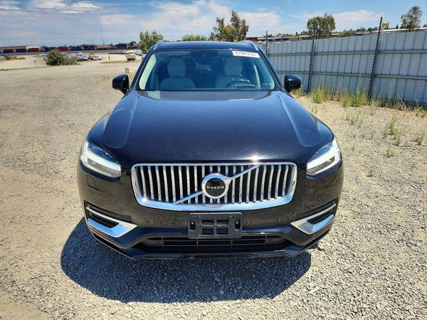 2022 VOLVO XC90