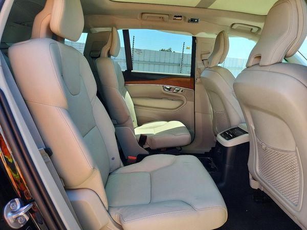 2022 VOLVO XC90