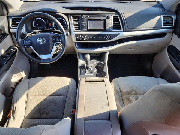 2019 TOYOTA HIGHLANDER LE/LE Plus