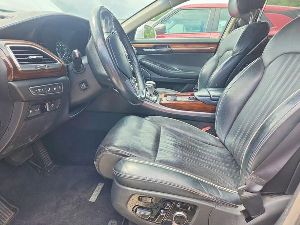 2017 GENESIS G90